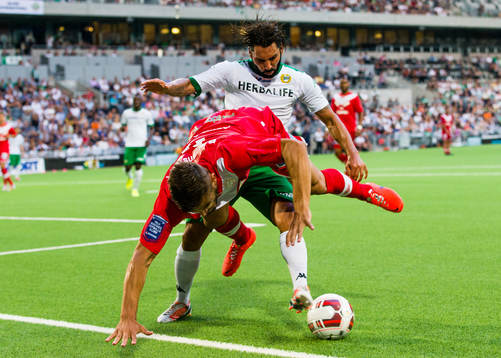 Hammarbys Stefan Batan trycker till Assyriskas Sotiris