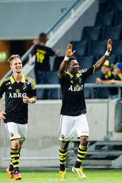 s Ibrahim Moro jublar med Martin Lorentzson