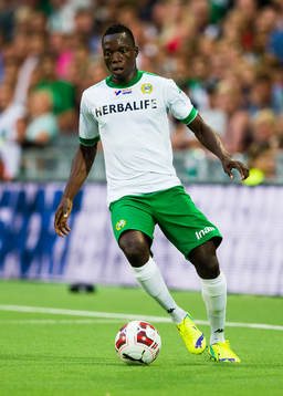Hammarbys Amadaiya Rennie med bollen