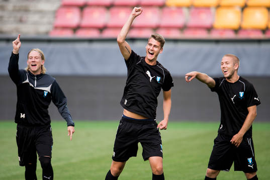 Malmö FFs Simon Kroon (tv) Johan Hammar (m) och Anton