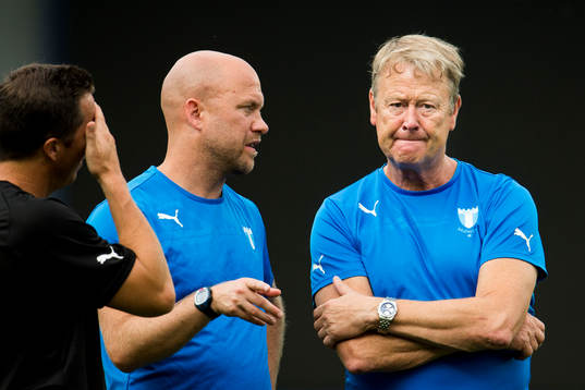 Malmö FFs sportchef Daniel Andersson (tv) assisterande