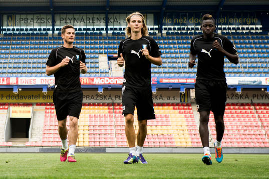 Malmö FFs Markus Rosenberg (tv) Pawel Cibicki (m) och Pa