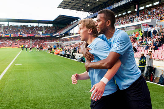 Malmö FFs Emil Forsberg och Isaac Kiese Thelin jublar