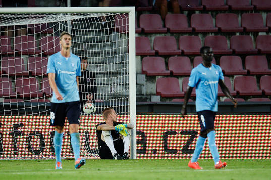 Malmö FFs målvakt Robin Olsen (m) deppar