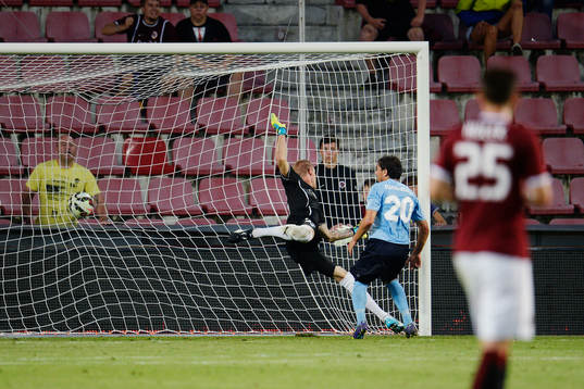 Malmö FFs målvakt Robin Olsen släpper in 4-2 av Bořek