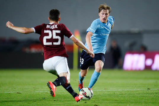 Malmö FFs Emil Forsberg försöker ta sig förbi Sparta