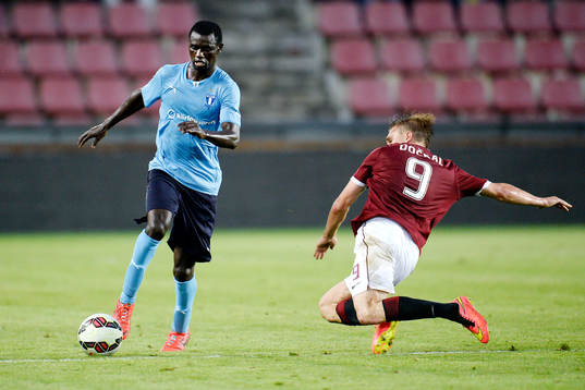 Malmö FFs Enock Kofi Adu mot Sparta Prags Bořek Dočkal