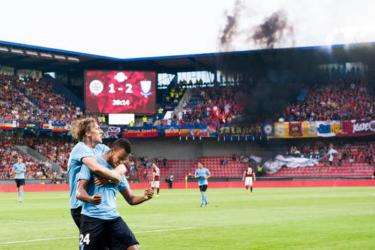 Malmö FFs Isaac Kiese Thelin jublar med Emil Forsberg