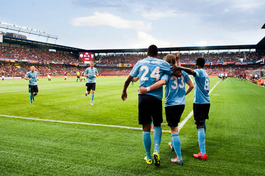 Malmö FFs Isaac Kiese Thelin, (tv) Emil Forsberg (m) och