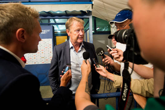 Malmö FFs tränare Åge Hareide pratar med media
