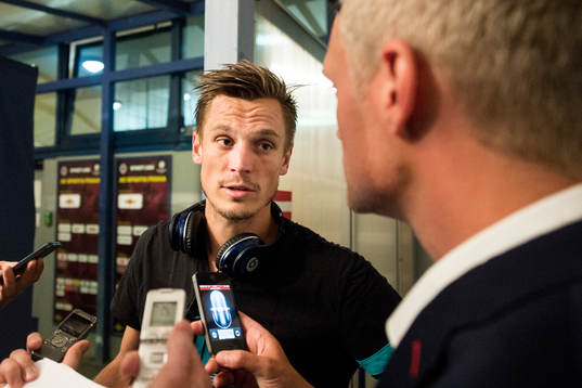 Malmö FFs Markus Rosenberg pratar med media