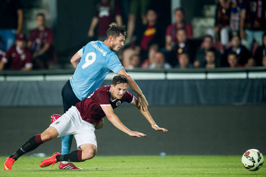 Malmö FFs Markus Rosenberg faller