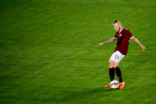 Sparta Prags Michal Breznaník testar skott