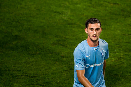 Malmö FFs Agon Mehmeti deppar
