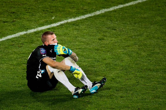 Malmö FFs målvakt Robin Olsen deppar