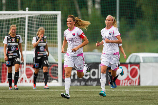 Bläddra bland fler bilder av Fotboll, Damallsvenskan, Umeå - Rosengård