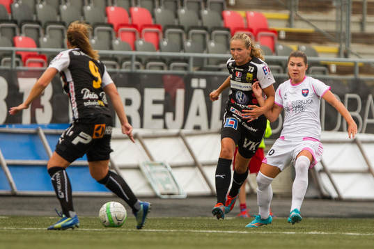 Umeås Emelie Konradsson och Rosengårds Ramona Bachmann