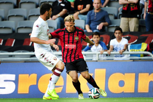 Brommapojkarnas Nicklas Bärkroth och Torinos Cesare Bovo