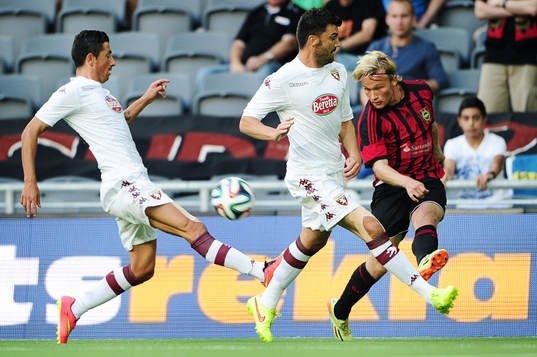 Torinos Cesare Bovo och Brommapojkarnas Nicklas Bärkroth