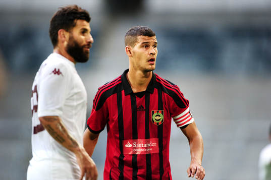 Torinos Marko Vesovic och Brommapojkarnas Mauricio Albornoz