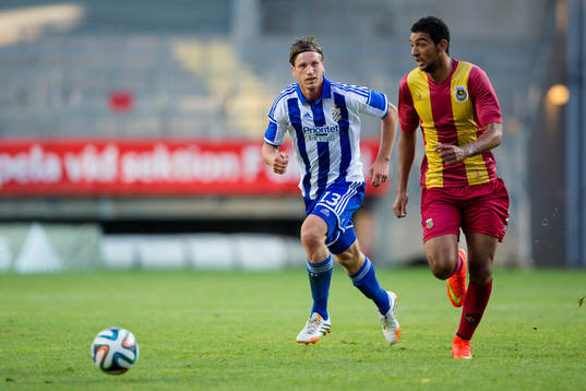 IFK Göteborgs Gustav Svensson jagar Rio Aves Ahmed Hassan