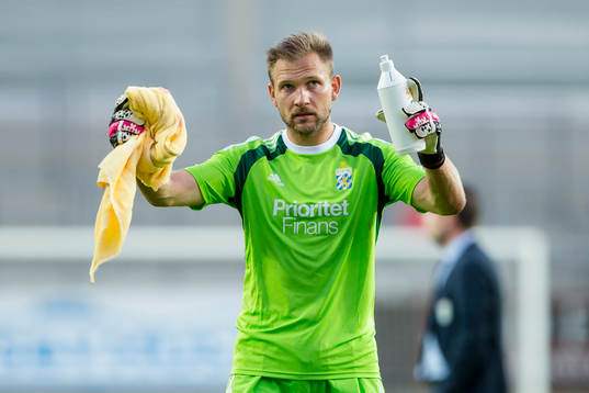 IFK Göteborgs målvakt John Alvbåge deppar och tackar