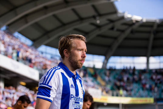 IFK Göteborgs Adam Johansson på väg in till