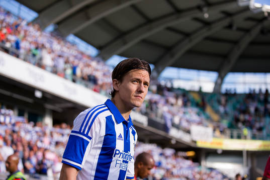 IFK Göteborgs Lasse Vibe på väg in till fotbollsmatchen
