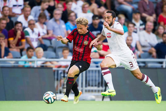 Brommapojkarnas Nicklas Bärkroth mot Torinos  Cristian