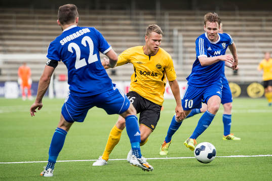Elfsborgs Viktor Claesson tar sig förbi Hafnarfjördurs