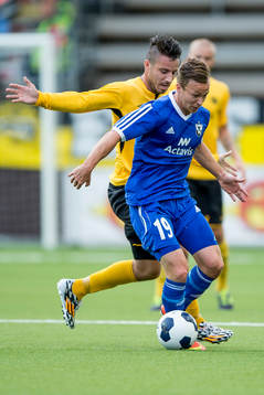 Kamp om bollen mellan Elfsborgs Mikkel Beckmann och