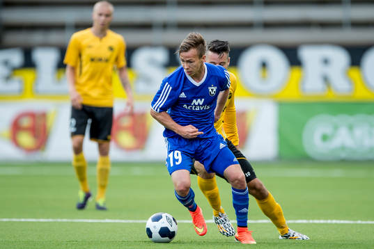 Kamp om bollen mellan Elfsborgs Mikkel Beckmann och