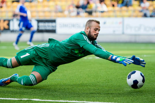 Hafnarfjördurs målvakt Robert Oskarsson