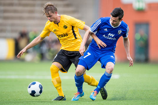 Elfsborgs Simon Hedlund och Hafnarfjördurs Ingimundur
