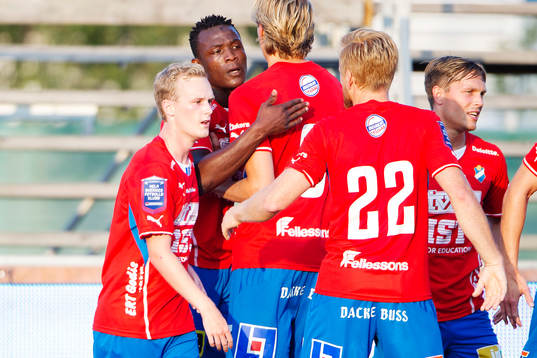 Östers spelare jublar