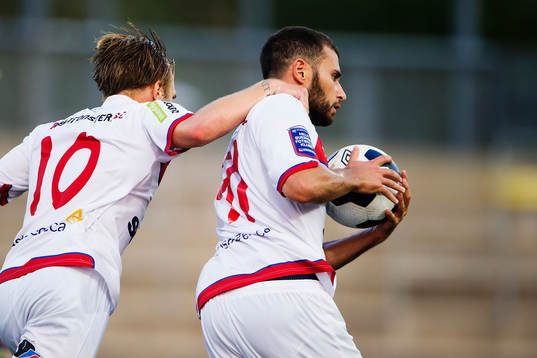 Assyriskas Mattias Genc (th) jublar