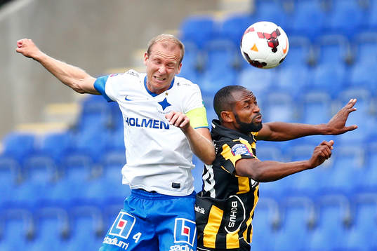Norrköpings Andreas Johansson och Häckens Rene Makondele