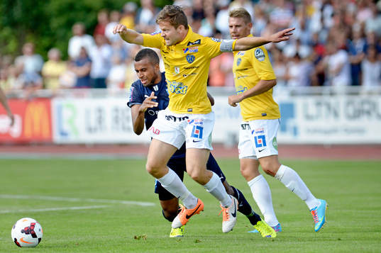 Malmö FFs Isaac Kiese Thelin jagar Falkenbergs David