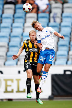 Häckens Kari Arkivuo och Norrköpings Linus Wahlqvist i