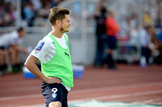 Malmö FFs Markus Rosenberg värmer upp