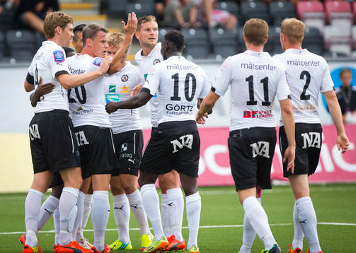 Halmstads Richard Magyar gör självmål och Örebros