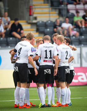 Halmstads Richard Magyar gör självmål och Örebros