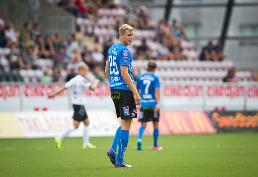 Halmstads Richard Magyar gör självmål deppar