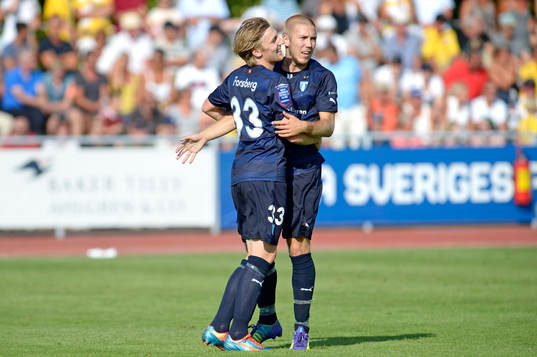 Malmö FFs Emil Forsberg jublar med Anton Tinnerholm
