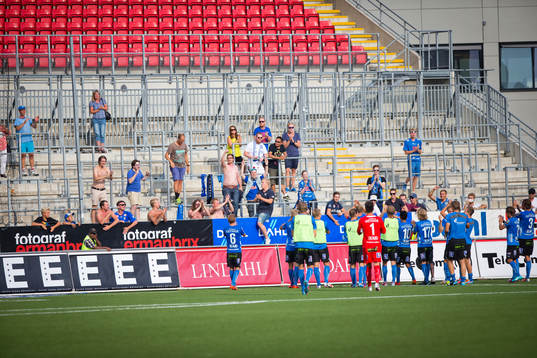 Halmstads Eric Smith gör 1-2 i slutet av matchen och jublar