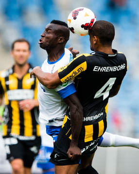 Norrköpings Alhaji Kamara och Häckens Walid Atta i en
