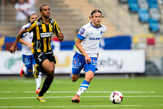 Häckens Walid Atta jagar Norrköpings Arnor Ingvi