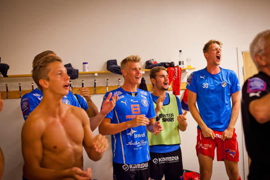 Halmstad firar segern i omklädningsrummet och jublar