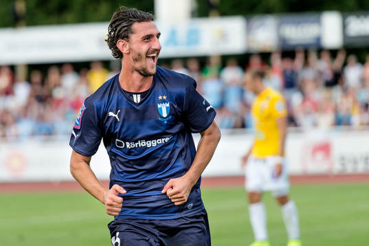 Malmö FFs Agon Mehmeti gör sitt andra mål och jublar