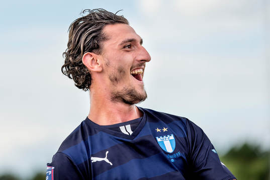 Malmö FFs Agon Mehmeti gör sitt andra mål och jublar